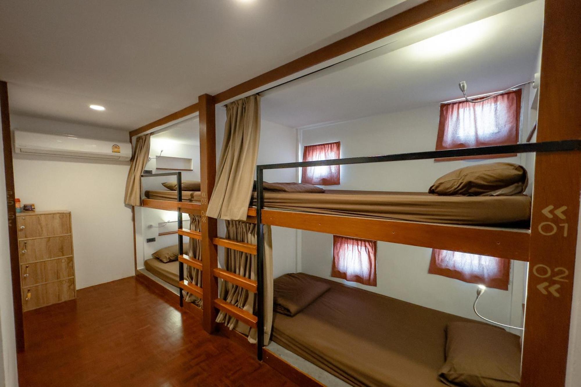 Once In A Blue Moon Cafe And Hostel - Chiang Mai — Photos 3