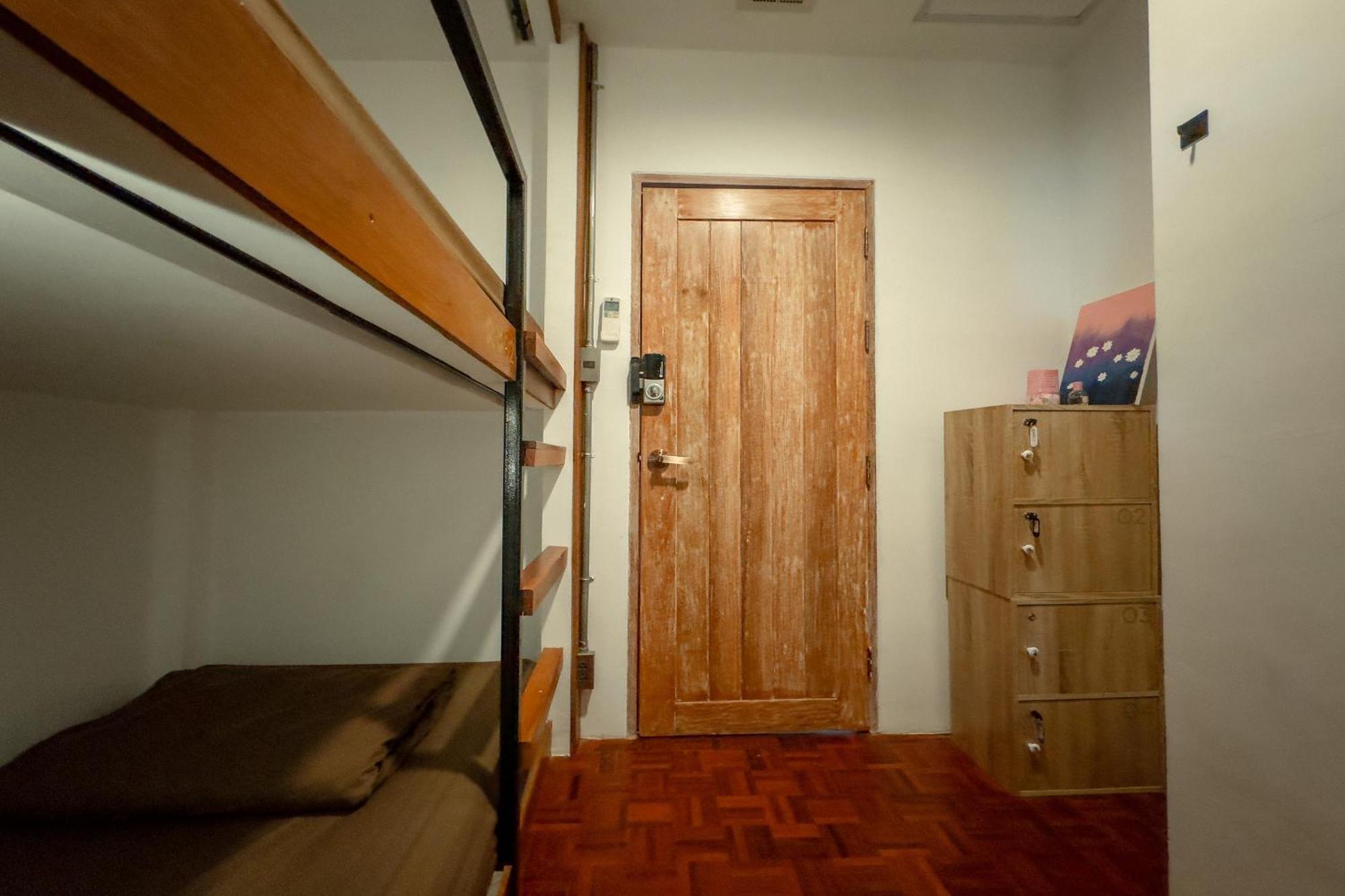 Once In A Blue Moon Cafe And Hostel - Chiang Mai — Photos 1